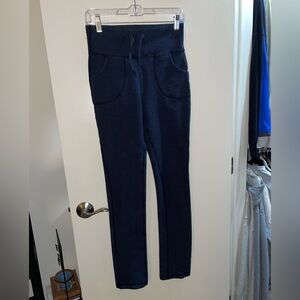 lululemon Women’s navy blue pants size 6